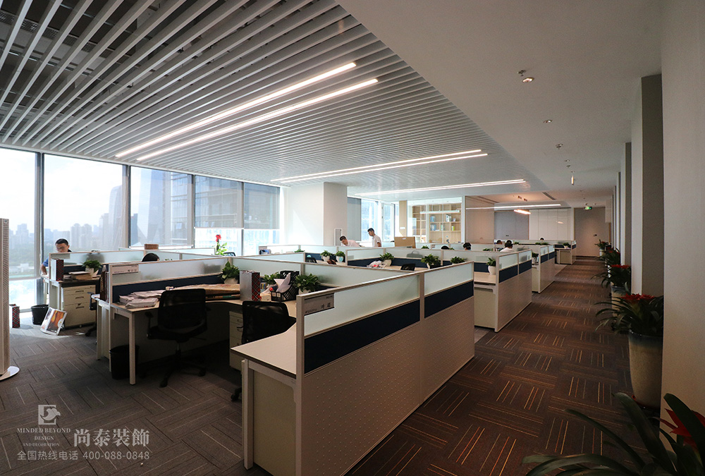 2000平米办公室装修实景图-融创中国（深圳）