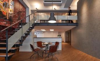 深圳办公室装修:替代性建材超精省！老屋一次拥有红砖墙+清水模+木地板
