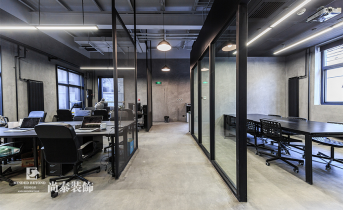 工业风办公室设计：潮酷个性适配创意团队
